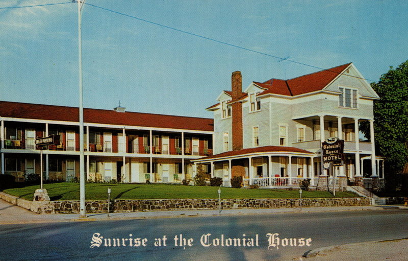 Colonial House Inn (Colonial House and Motel) - Postcard